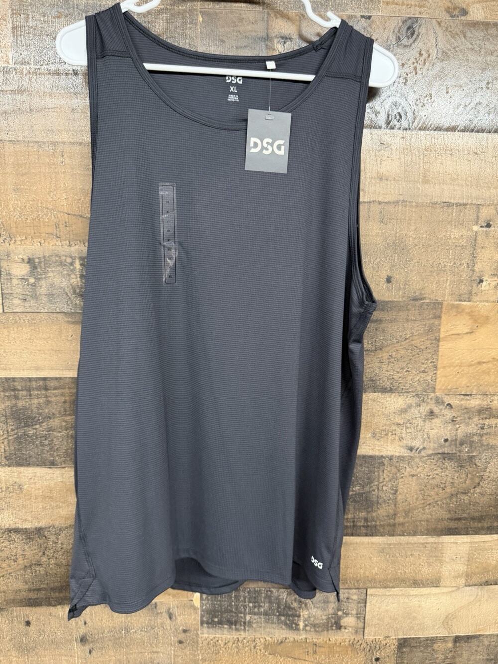 DSG Men's Size XL Run Tank Sleeveless Shirt Pure Black NWT SKU 0023